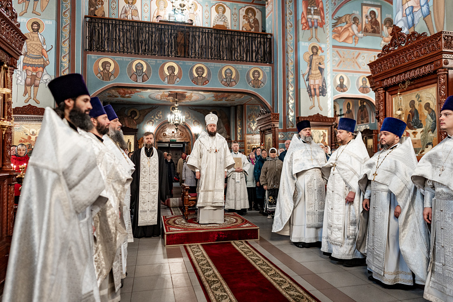 Архиерейское богослужение в соборе Всех святых, в земле Русской просиявших города Домодедово в День памяти жертв политических репрессий